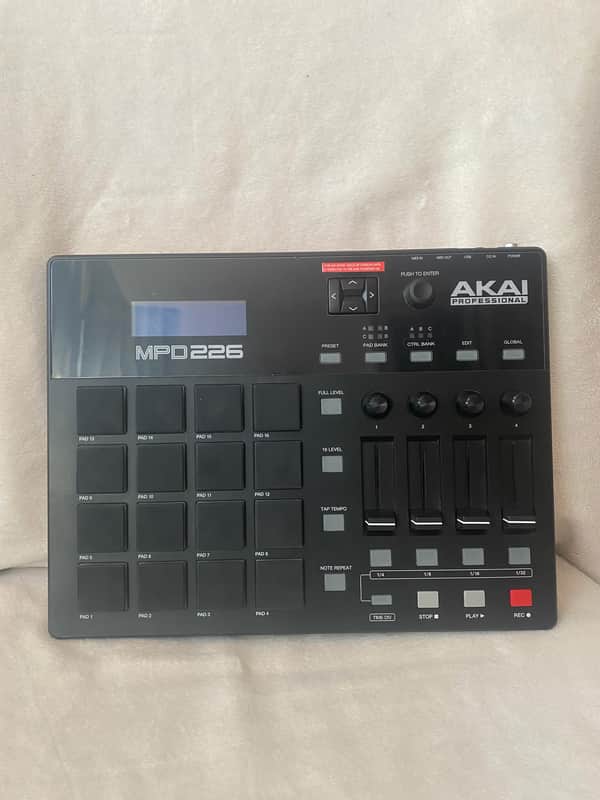 Akai MPD226 2015 - Present - Black image 1