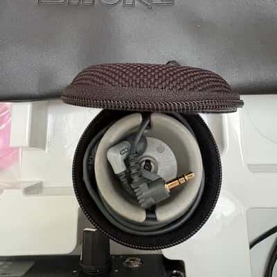 Shure PSM 400 Personal In Ear Monitor image 6
