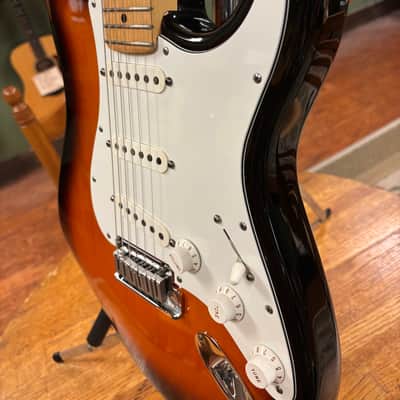 1994 Fender 40th Anniversary American Standard Stratocaster with Maple Fretboard Brown Sunburst image 6