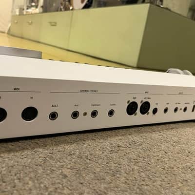 Arturia AstroLab 61-Key white image 5
