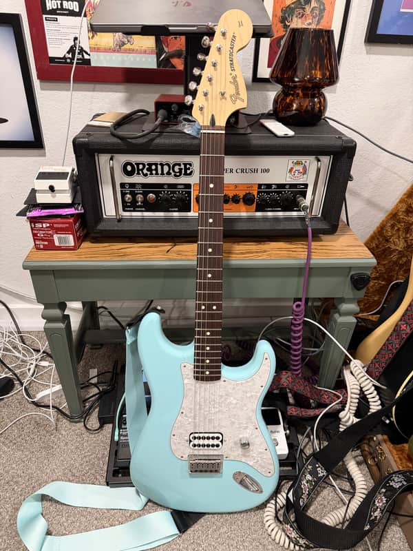Fender Limited Edition Tom DeLonge Signature Stratocaster 2023 - Daphne Blue