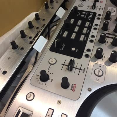 Numark 4 trak-4 deck x traktor(all out) image 2