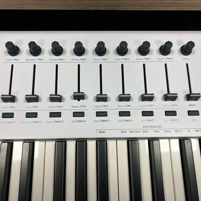 Arturia KeyLab 88 MkII MIDI Controller (Open Box, white) image 5