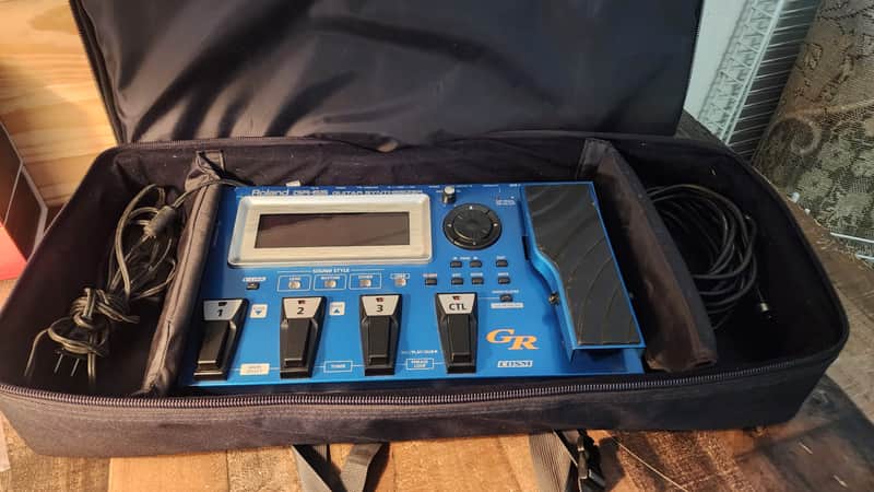 Roland GR-55 Guitar Synthesizer Package - With Carrying Bag image 1