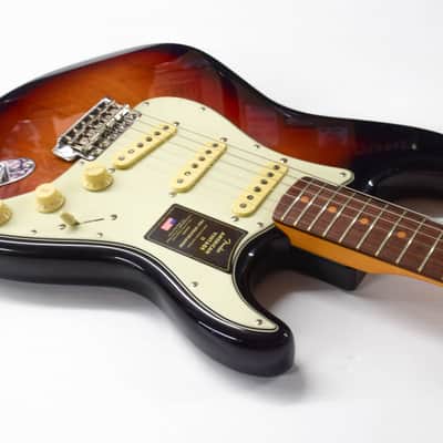 Fender American Vintage II '61 Stratocaster - 3-Color Sunburst image 4