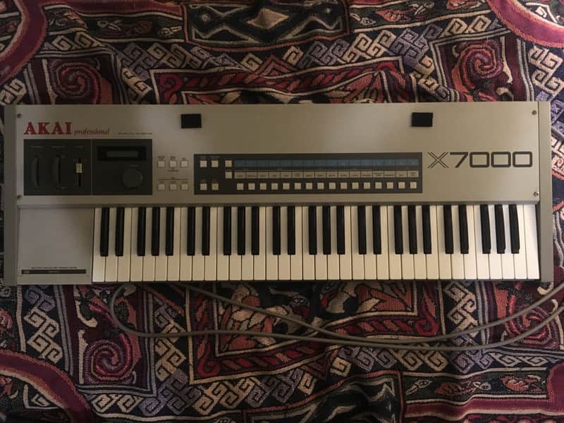 Akai X7000 Sampling Keyboard image 2
