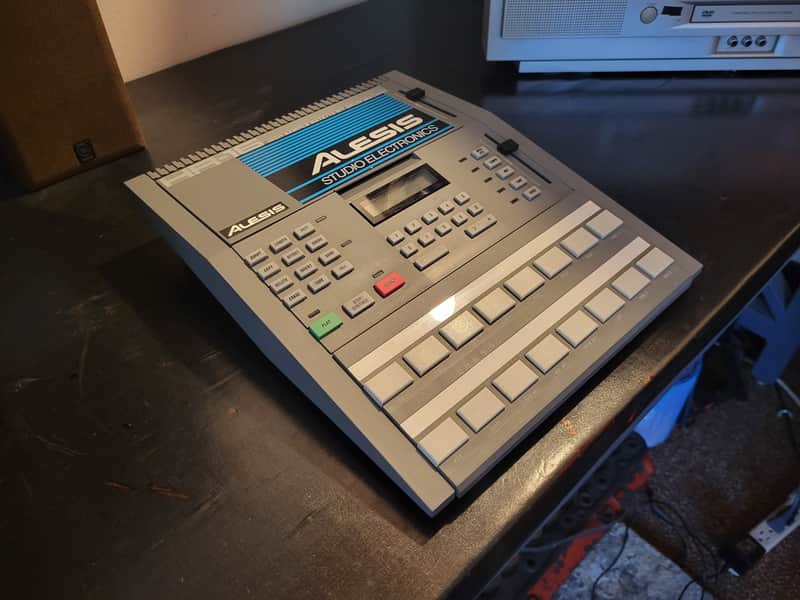 Alesis HR-16 High Sample Rate 16-Bit Drum Machine 1980s - Gray image 1