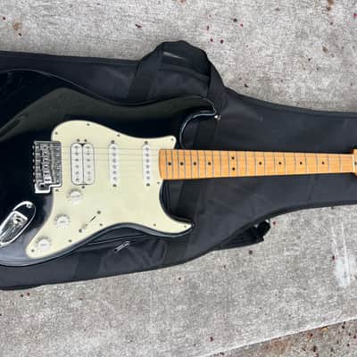Fender Standard Stratocaster HSS Maple Neck 2010 - Black image 2