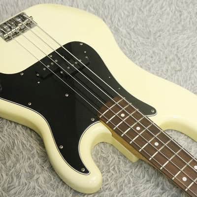 1990's made Fender Japan '70 Reissue Precision Bass PB70-US Olympic White Finish Crafted in Japan image 2