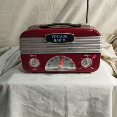 Petite radio "Vintage" modèle F645, AM-FM, portable image 7