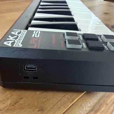 Akai LPK25 2012 - Present - Black image 2