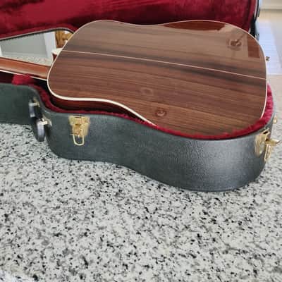 Taylor 810 Acoustic Guitar 2000 image 2