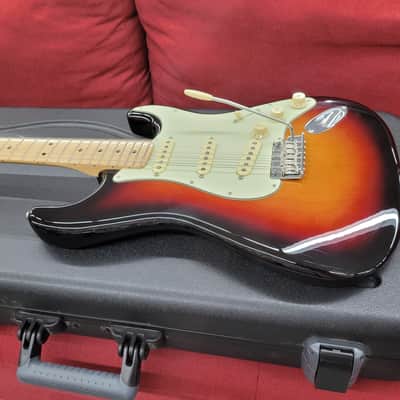 Fender American Professional Stratocaster with Maple Fretboard with Case 2020 - 3-Color Sunburst image 9