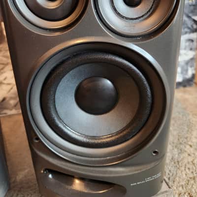 Aiwa Aiwa SX-N5200 is a vintage 3-way bass-reflex bookshelf speakers 90s  - Black image 4