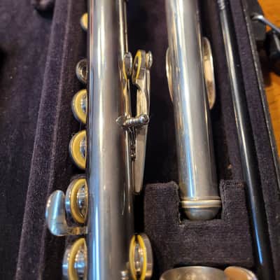 Yamaha (closed hole) FLute-YFL-22N-2025- Nichol/Silver plated-BEAUTIFUL image 7