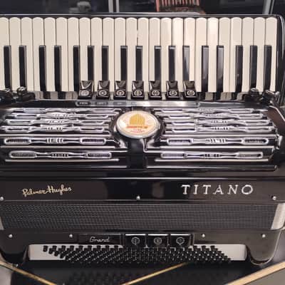 Titano Grande Accordion image 2