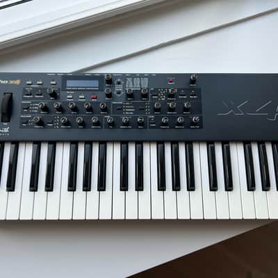 Dave Smith Instruments Mopho x4 44-Key 4-Voice Polyphonic Synthesizer 2013 - 2018 - Black with Wood Sides image 2