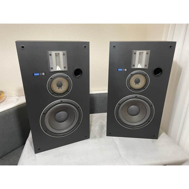 Rare Vintage Pioneer CS-05 3 Way Speakers (82) Japan Only W/ Ribbon Tweeters. Rare Vintage Pioneer CS-05 3 Way Speakers (82) Japan Only W/ Ribbon Tweeters. image 1