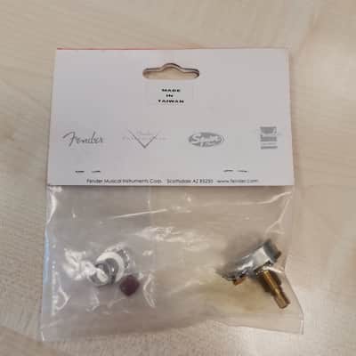 Fender 099-0834-000 500K Audio Taper Knurled Split Shaft Volume / Tone Potentiometer image 3