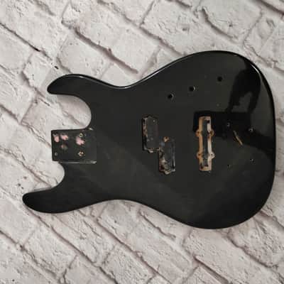 Harmony Black Bass Body image 3