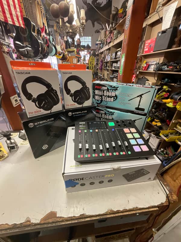 RODE The Complete Podcaster Recording Bundle image 1