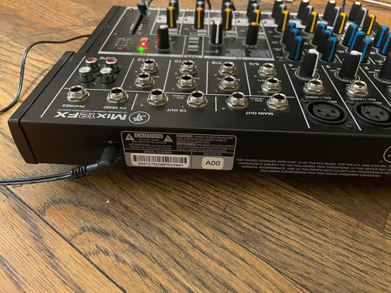 Mackie Mix12FX 12-Channel Compact Mixer with Effects