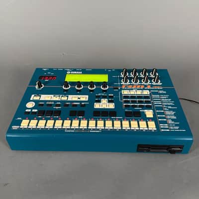 Yamaha RM1x Music Sequencer Kult Groovebox / Live Techno