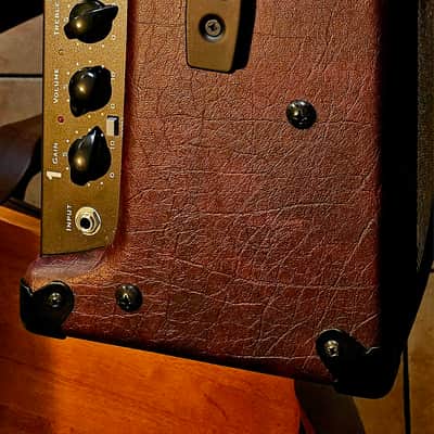 Traynor YCV40WR Custom Valve 40-Watt 1x12" Guitar Combo - Wine Red image 5