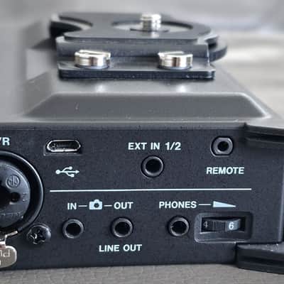 TASCAM DR-70D 4-Channel Audio Recorder for DSLR Cameras image 3