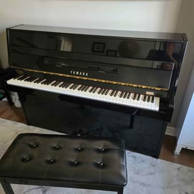 Piano Droits Yamaha C109 (2004 - Ébène Poli) image 3