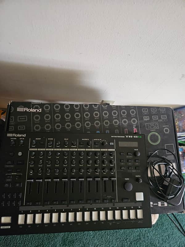 Roland TR-8S AIRA Rhythm Performer with Sample Playback 2018 - Present - Black