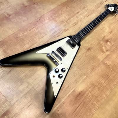 Gibson Flying V Electric Guitar 1981 - Silverburst image 6
