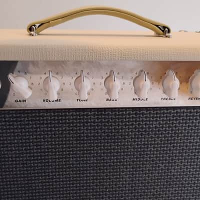 Monoprice Stage Right 15-Watt 1x12 All-Tube Guitar Combo Amp image 4