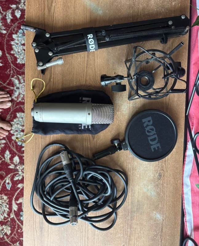 RODE NT1-A Large Diaphragm Cardioid Condenser Microphone 2002 - Present - Silver image 1