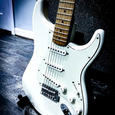 Fender 75th Anniversary Commemorative Stratocaster 2021 - artic white image 1