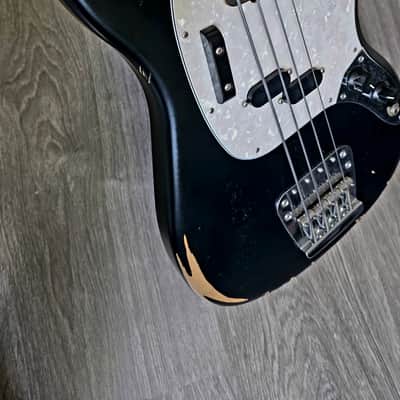Fender JMJ mustang bass R.worn 2023 - Nitrocellulosique road worn image 2
