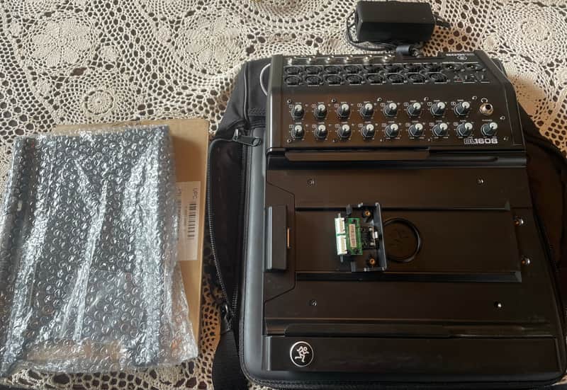 Mackie  DL1608 16 Channel Wireless Digital Mixer image 1
