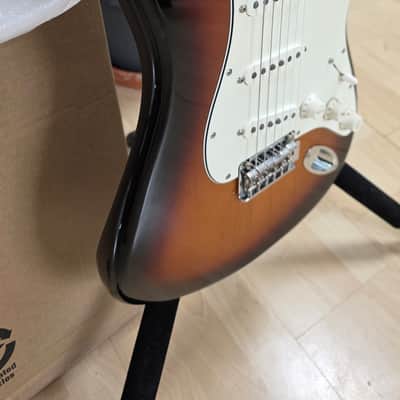 Fender Player Stratocaster Custom Shop Fat 50s BRAND NEW! FSR Limited Special Edition 3 Tone Sunburst Roasted Maple Neck American USA Custom Shop Pickups SSS Strat image 12