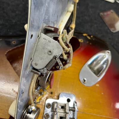 Fender STRATOCASTER 1963 - 3 TONE SUNBURST image 17