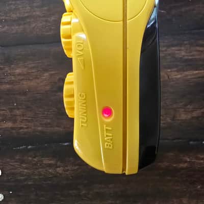 Sony WM-FS111 AM FM cassette walkman 2000s - Yellow gray image 3