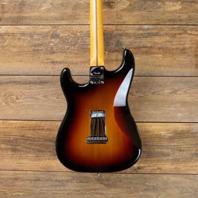 Immagine Fender American Professional II Stratocaster - 3-Tone Sunburst w/Case - 8