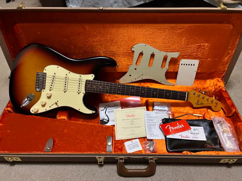 Fender American Vintage II '61 Stratocaster 2022 - Present - 3-Color Sunburst
