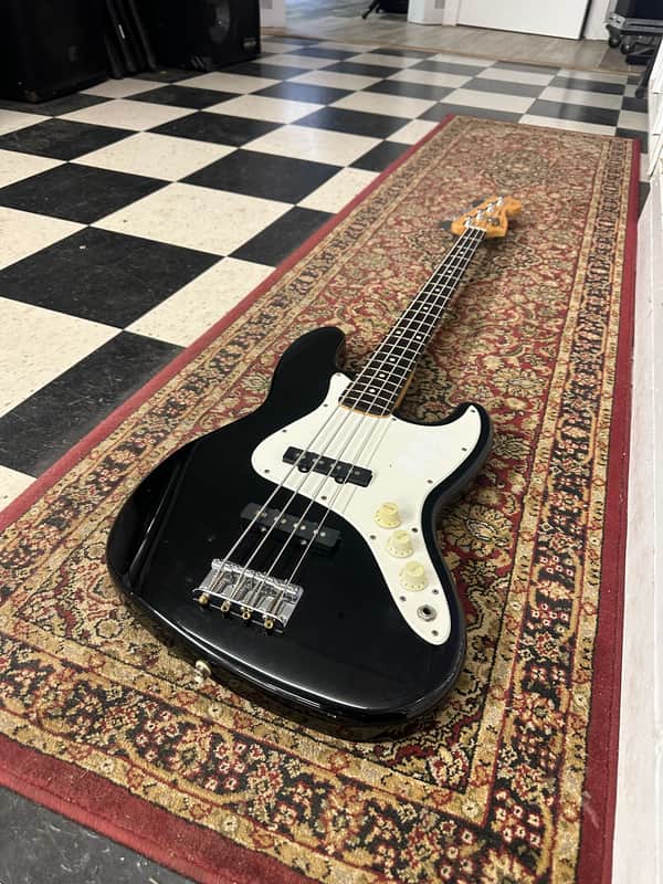 Fender "Squier Series" Standard Jazz Bass with Rosewood Fretboard