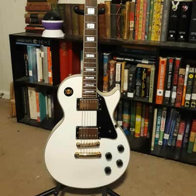 Epiphone Les Paul Custom Pro 2004 Alpine White with SKB TSA hard case image 2