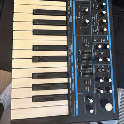 Novation Bass Station II 25-Key Monophonic Synthesizer 2013 - Present - Black
