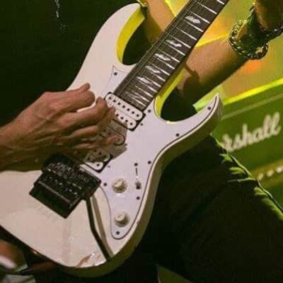 Steve Vai stage played Ibanez Universe UV7PWH image 3