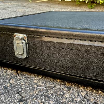 VINTAGE LATE 60'S / EARLY 70'S GIBSON SG STYLE HARD CASE IN VERY GOOD CONDITION image 15
