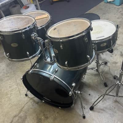 Pearl Forum Series 5-Piece Drum Kit with Hardware, Zildjian ZBT Cymbal, PDP Pedal & Throne image 4