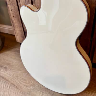 Gretsch Chris Rocha Signature Electromatic Broadkaster Jr. Center-Block Vintage White image 17