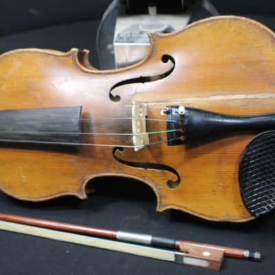 An Antique Unmarked Antonius Stradivarius Model Full Size 4/4 Violin, Bow & Case   # 17 V image 2